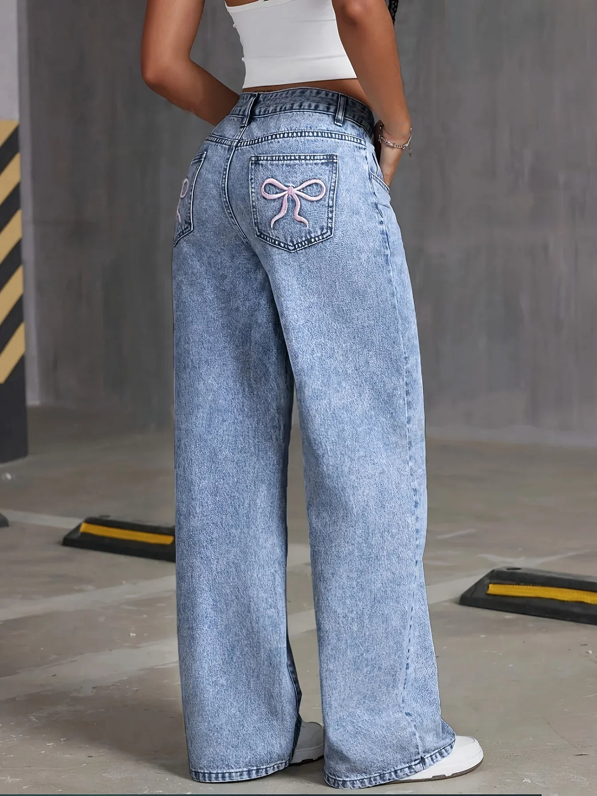 Bel | Relaxed High Waist Wide Leg Jeans with Embroidered Pocket